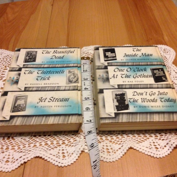 Vintage blue decor, Readers Digest Detective - Picture 3 of 8